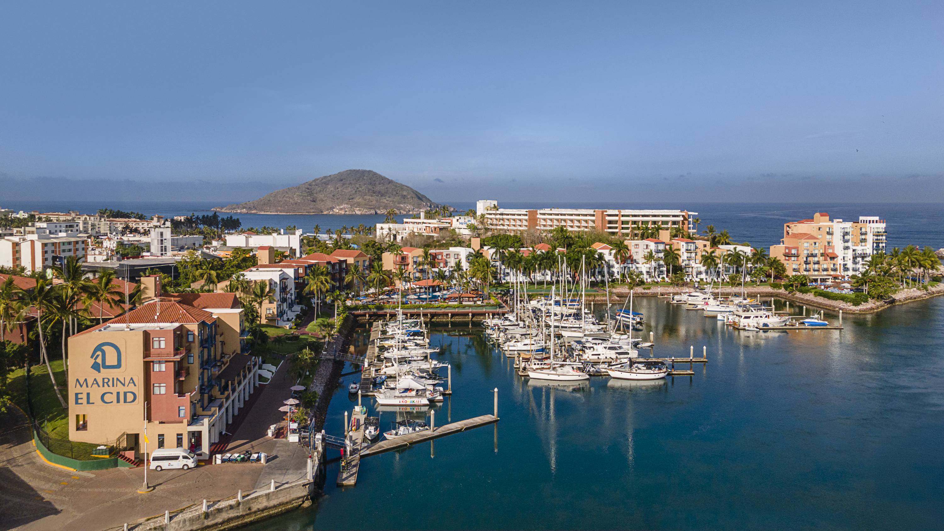 Aerial view of El Cid Marina Beach Hotel and the Pacific coast in Mazatlán, México.