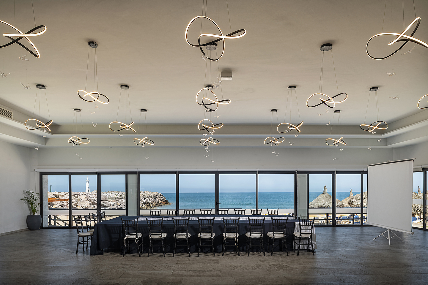 Oceanfront meeting venue with conference tables overlooking the Pacific in Mazatlán.